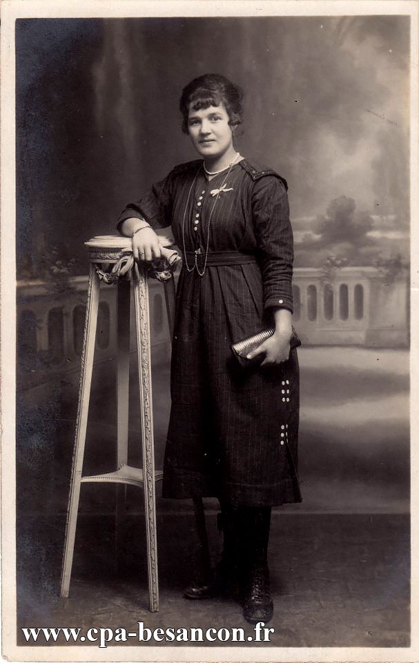 BESANÇON - Portrait de femme